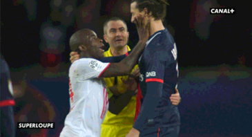 Você teria coragem de peitar Ibra? Mavuba teve e ajudou o Lille