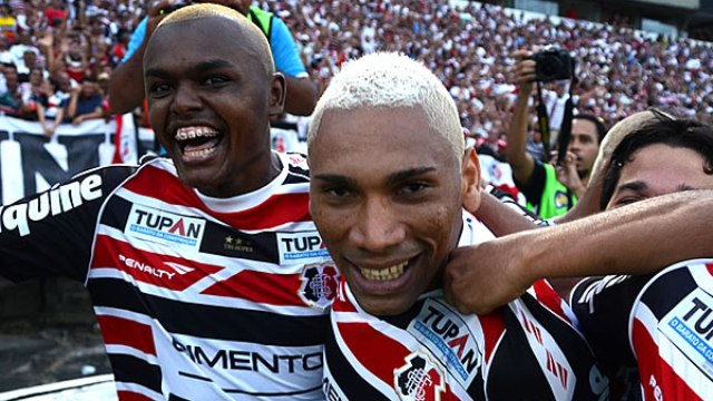 Ca&ccedil;a-Rato, o CR7, celebra o gol do t&iacute;tulo (Foto: Coral.net / Clickcoral.com.br)