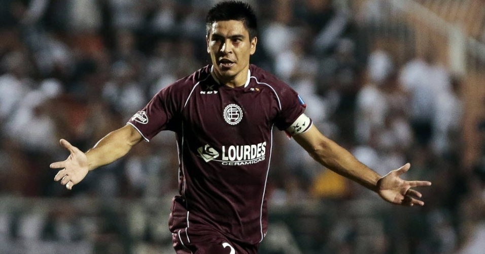 04dez2013---paolo-goltz-comemora-depois-de-abrir-o-placar-para-o-lanus-contra-a-ponte-preta-na-final-da-copa-sul-americana-1386206978578_956x500