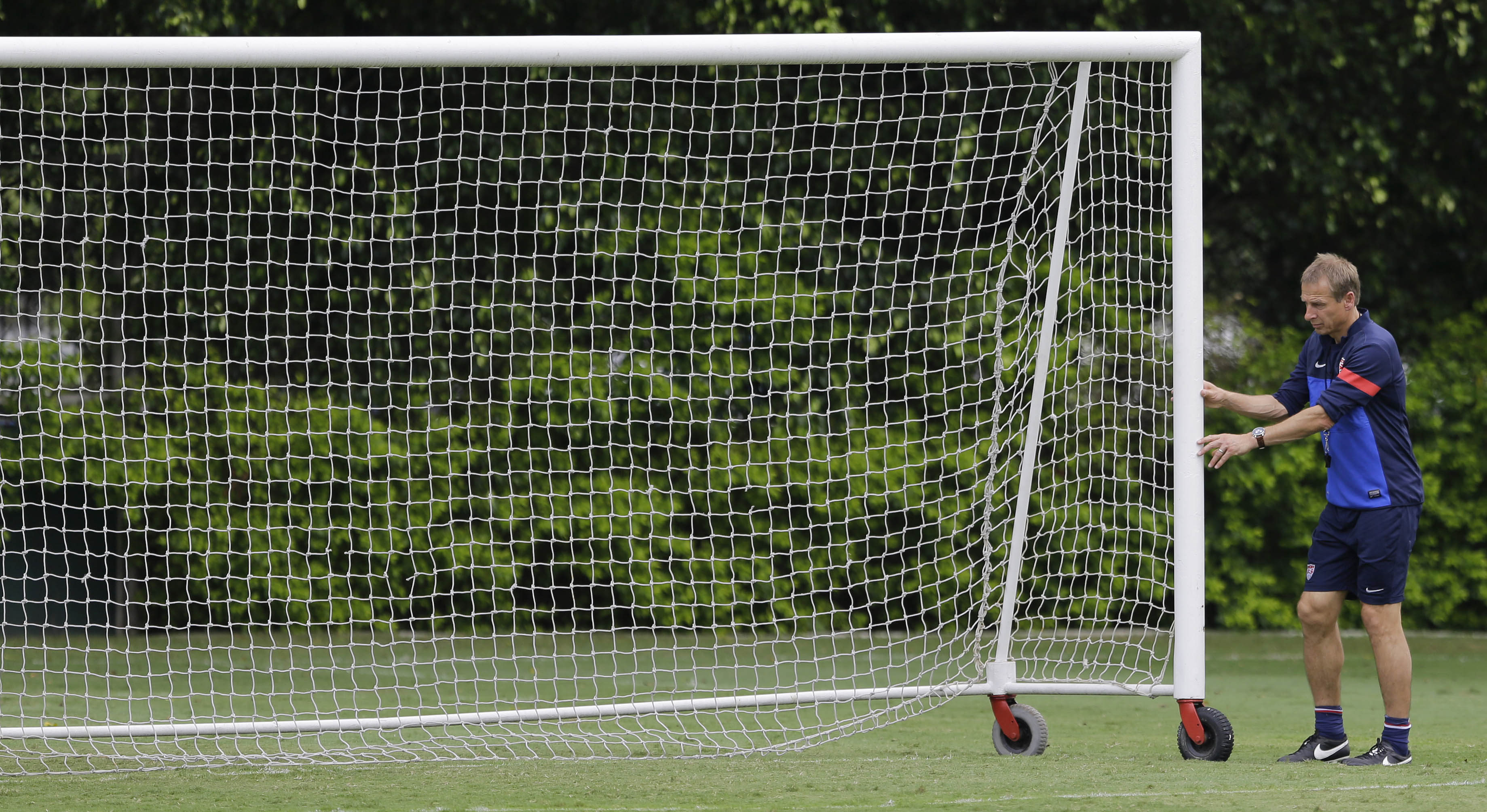 Ex-t&eacute;cnico de Bayern de Munique e Alemanha, o treino de Klinsmann &eacute; bem parecido com o dos profissionais brasileiros (Foto: AP)