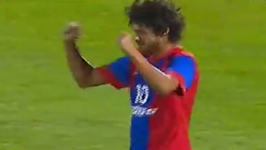 Pablo Aimar fez seu primeiro gol na Mal&aacute;sia, e j&aacute; foi um gola&ccedil;o