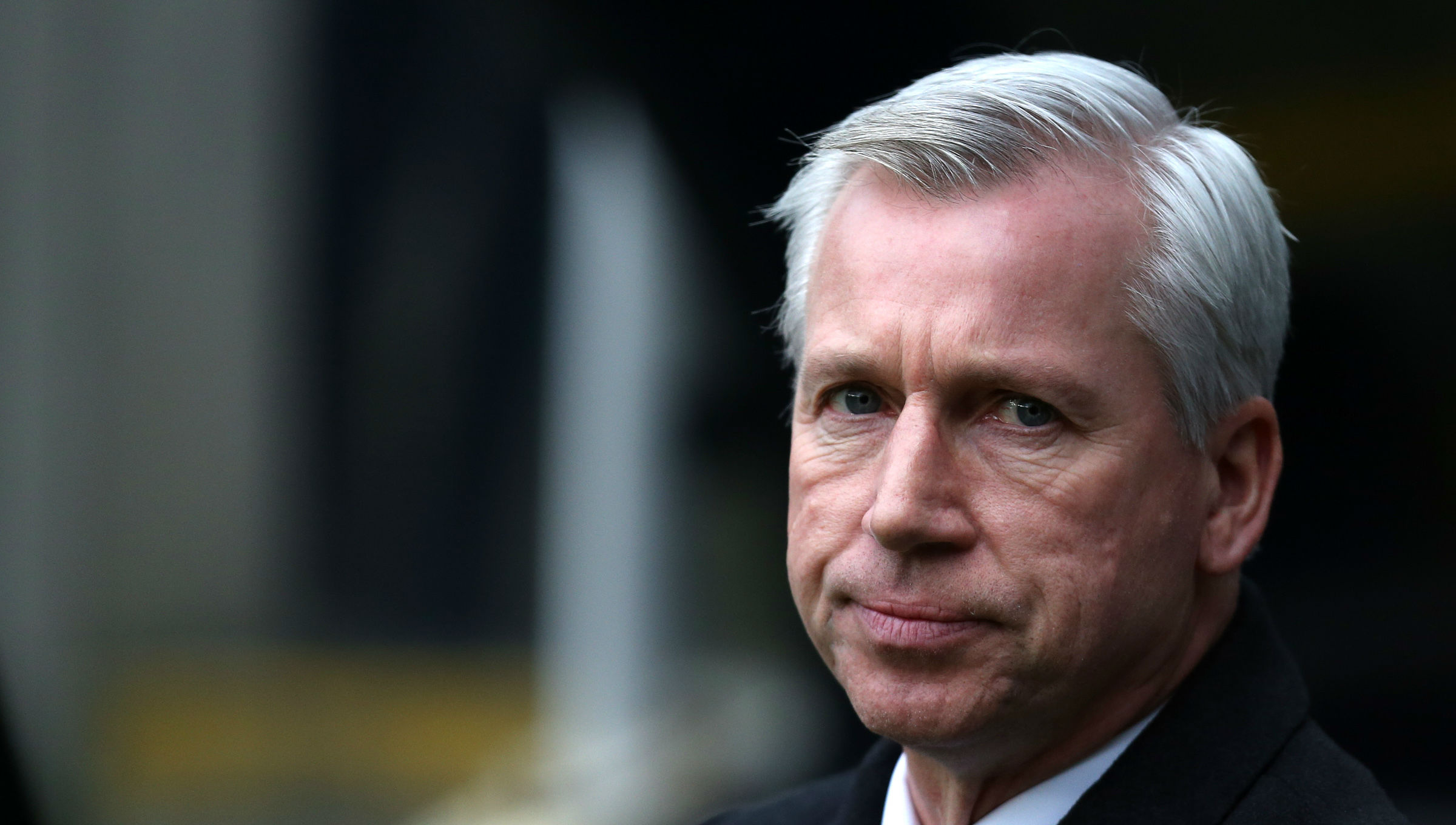Absolvido pela Federa&ccedil;&atilde;o Inglesa, t&eacute;cnico do Newcastle anunciou sua &ldquo;auto-puni&ccedil;&atilde;o&rdquo;