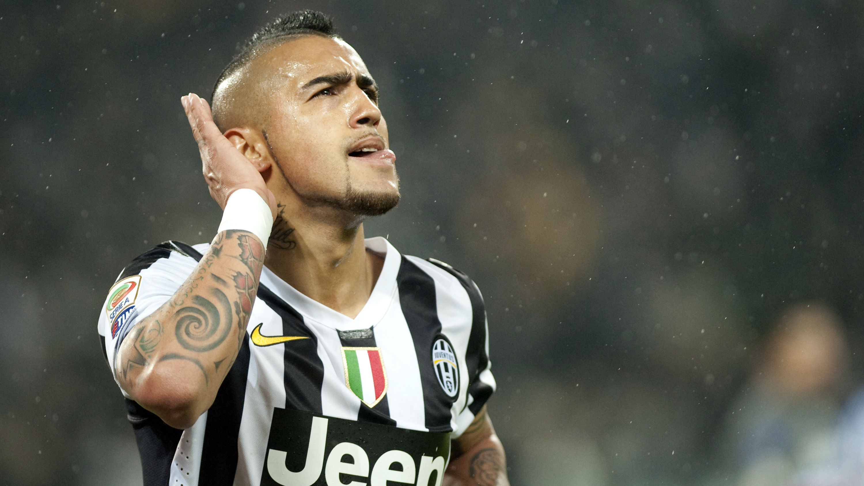 Com Pogba e Vidal, fica f&aacute;cil para a Juventus destoar do restante da It&aacute;lia