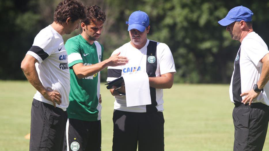 [Especial] Nova gera&ccedil;&atilde;o tenta reduzir o atraso t&aacute;tico do futebol brasileiro