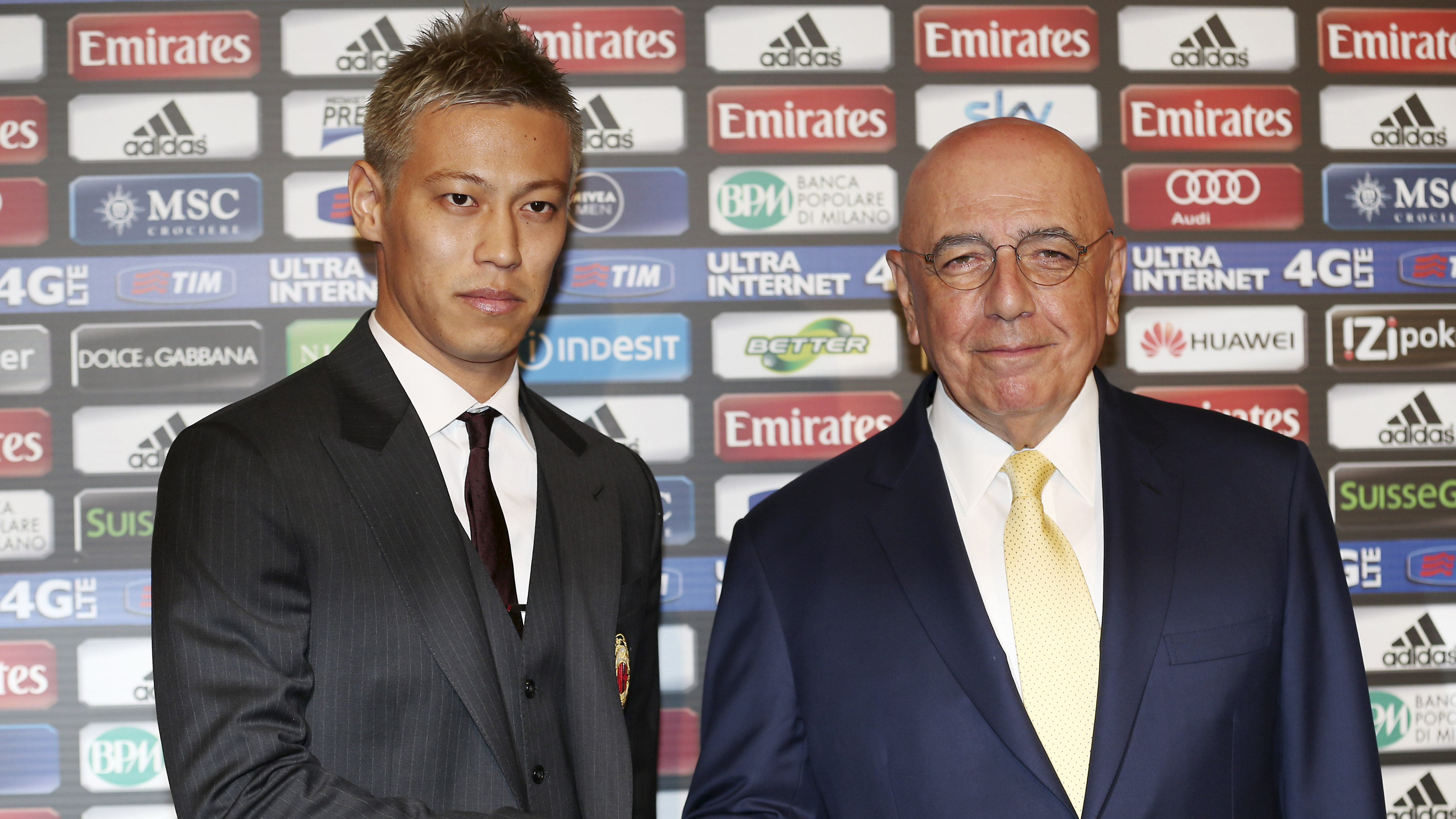 Honda enfim assinou com o Milan e, no fim da temporada, tem a miss&atilde;o de liderar o Jap&atilde;o na Copa