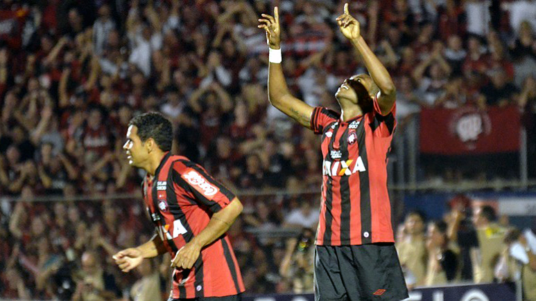 Marcelo comemora o gol pelo Atl&eacute;tico Paranaense: destaque do Furac&atilde;o