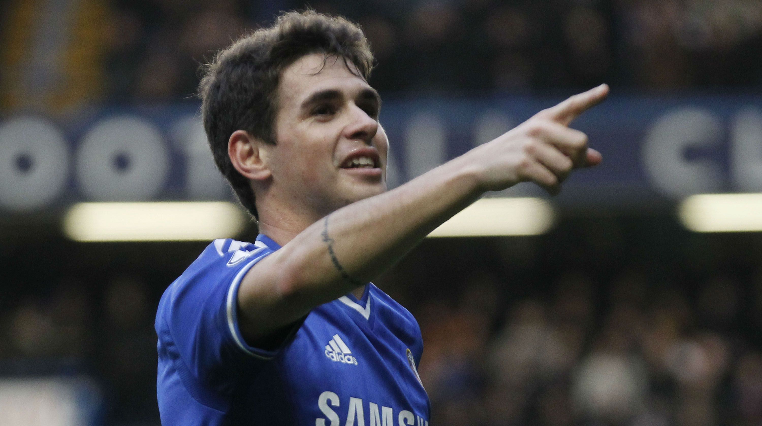 Vendo Oscar jogar, fica mais f&aacute;cil entender por que Mourinho liberou Mata