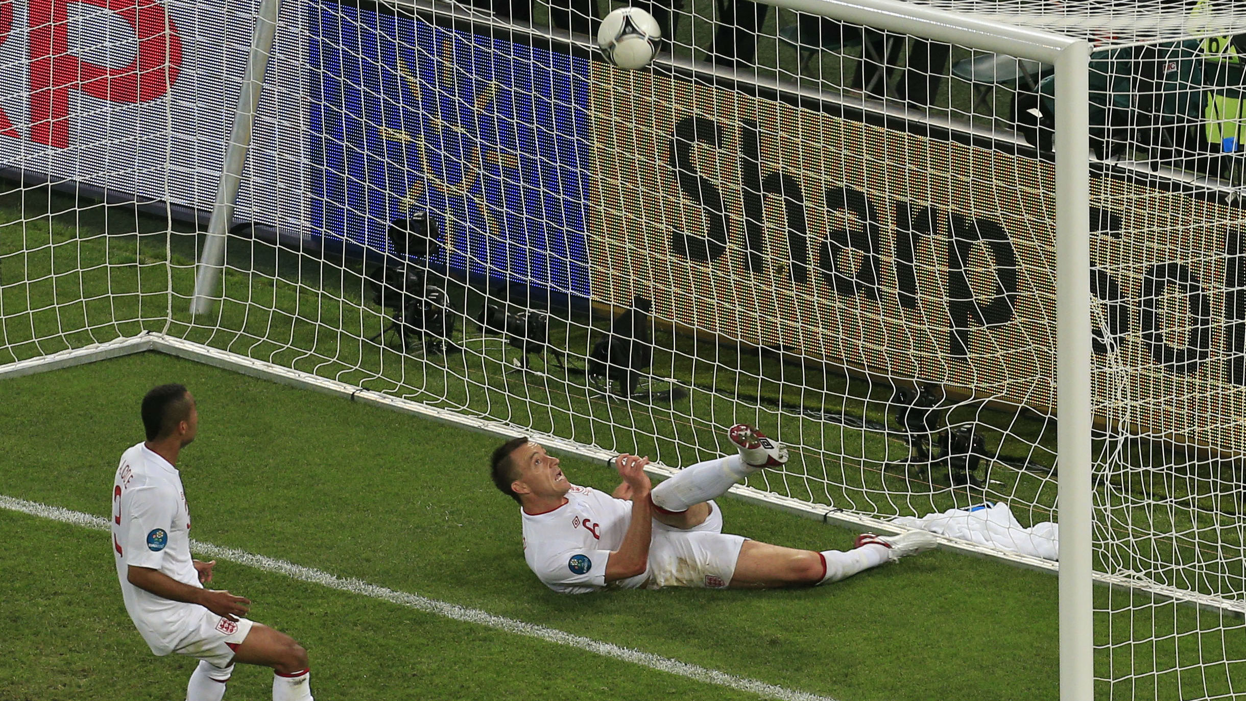 Como usar o futebol para explicar uma crise pol&iacute;tica? Culpando John Terry