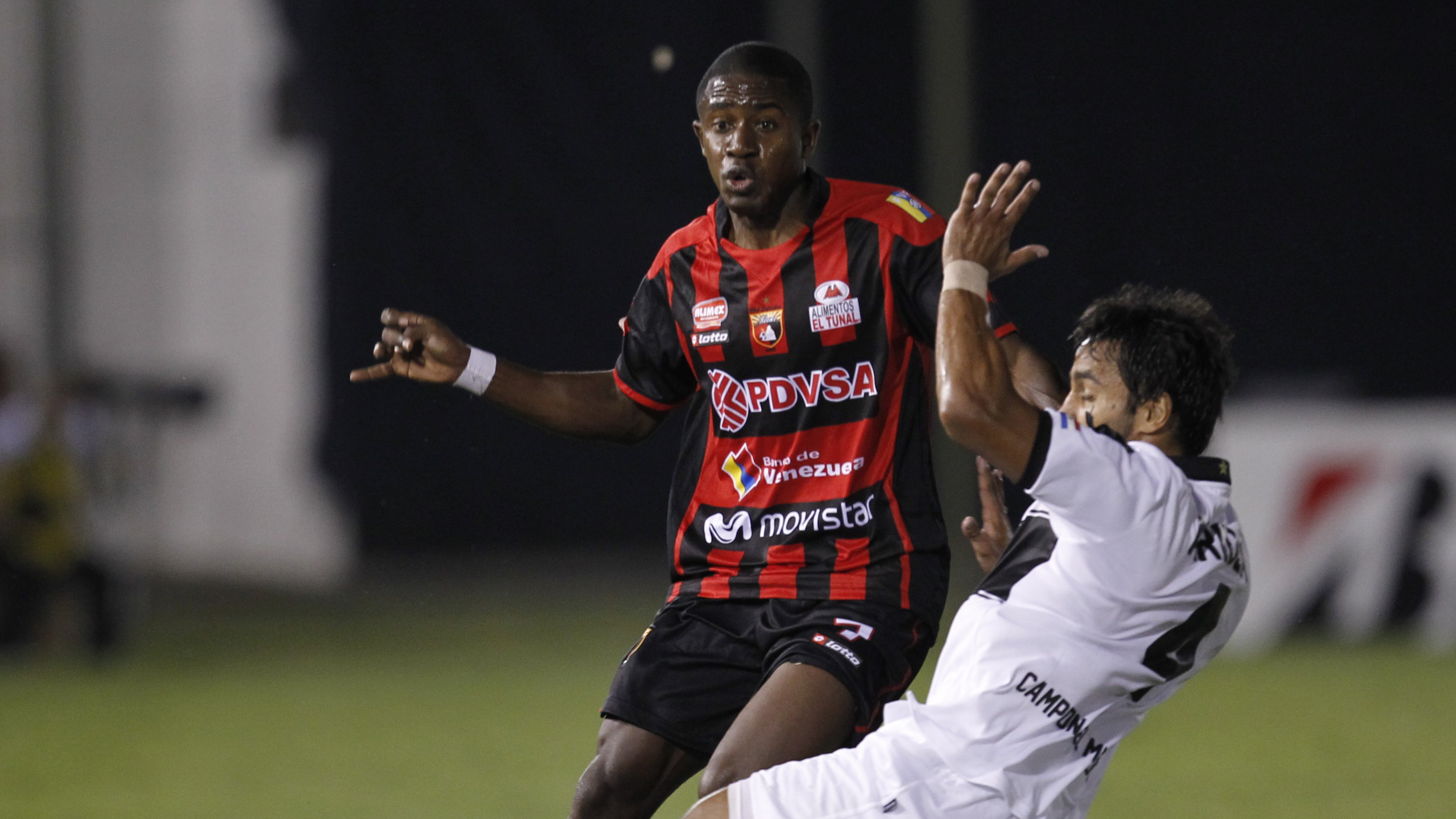 Zamir Valoyes foi um dos grandes destaques do Venezuelano (Foto: AP)
