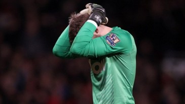 Fica até difícil para a torcida do United achar só um culpado para o vexame na Copa da Liga