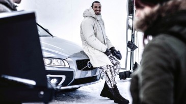 Ibra vira o ‘caçador que orgulha a Suécia’, em um vídeo que mais lembra Rocky IV