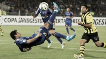 Nos 100 anos da ‘chilena’, U de Chile faz as honras com o primeiro golaço da Libertadores