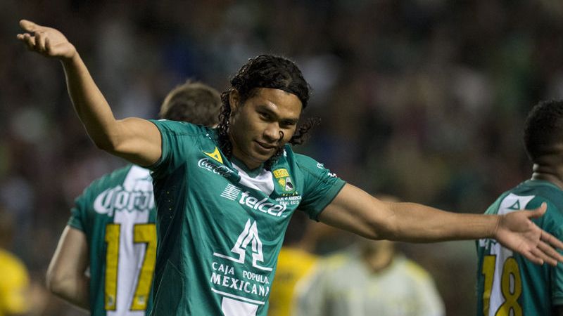 N&atilde;o &eacute; s&oacute; pela cabeleira que Pe&ntilde;a &eacute; chamado de &lsquo;Gullit mexicano&rsquo;. Veja s&oacute; o gola&ccedil;o que ele marcou