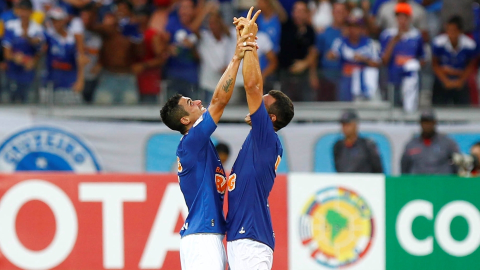 Agora sim, o Cruzeiro campe&atilde;o brasileiro estreou na Libertadores