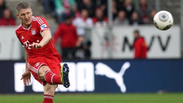 Schweinsteiger não só voltou, como também arrebentou