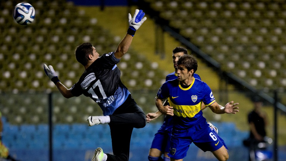 O Boca Juniors perdeu, mas ensinou o que &eacute; uma cobran&ccedil;a de falta perfeitamente ensaiada