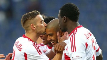 Alan precisou de apenas meio jogo para brilhar com golaço e hat-trick