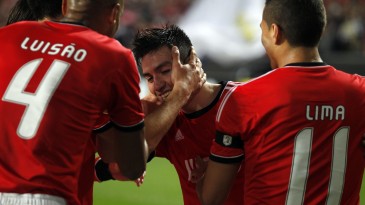 Difícil mesmo é fazer gol de falta com cavadinha, e Gaitán conseguiu