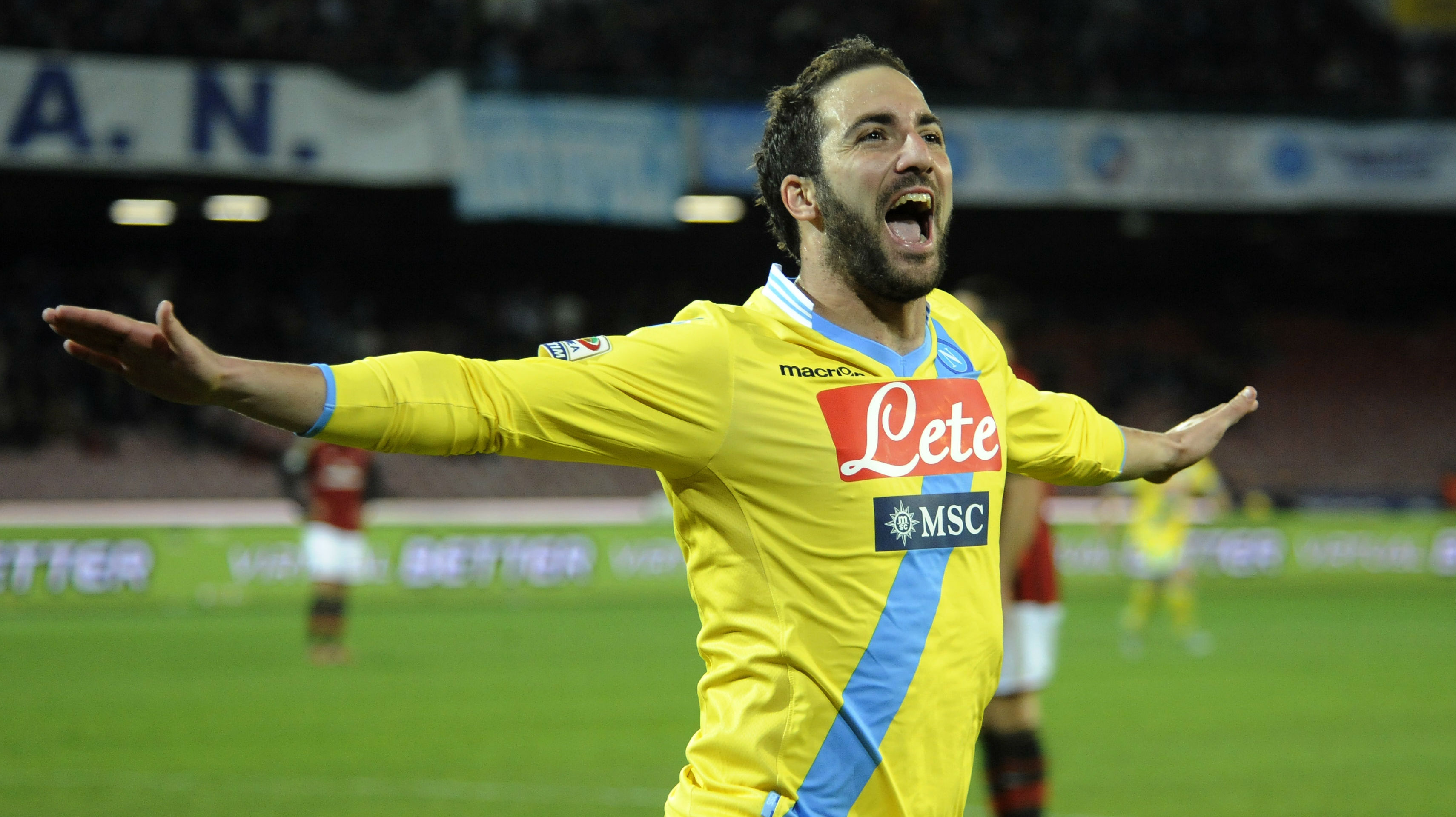 Napoli volta a vencer, e Seedorf tem muito o que ajustar no Milan