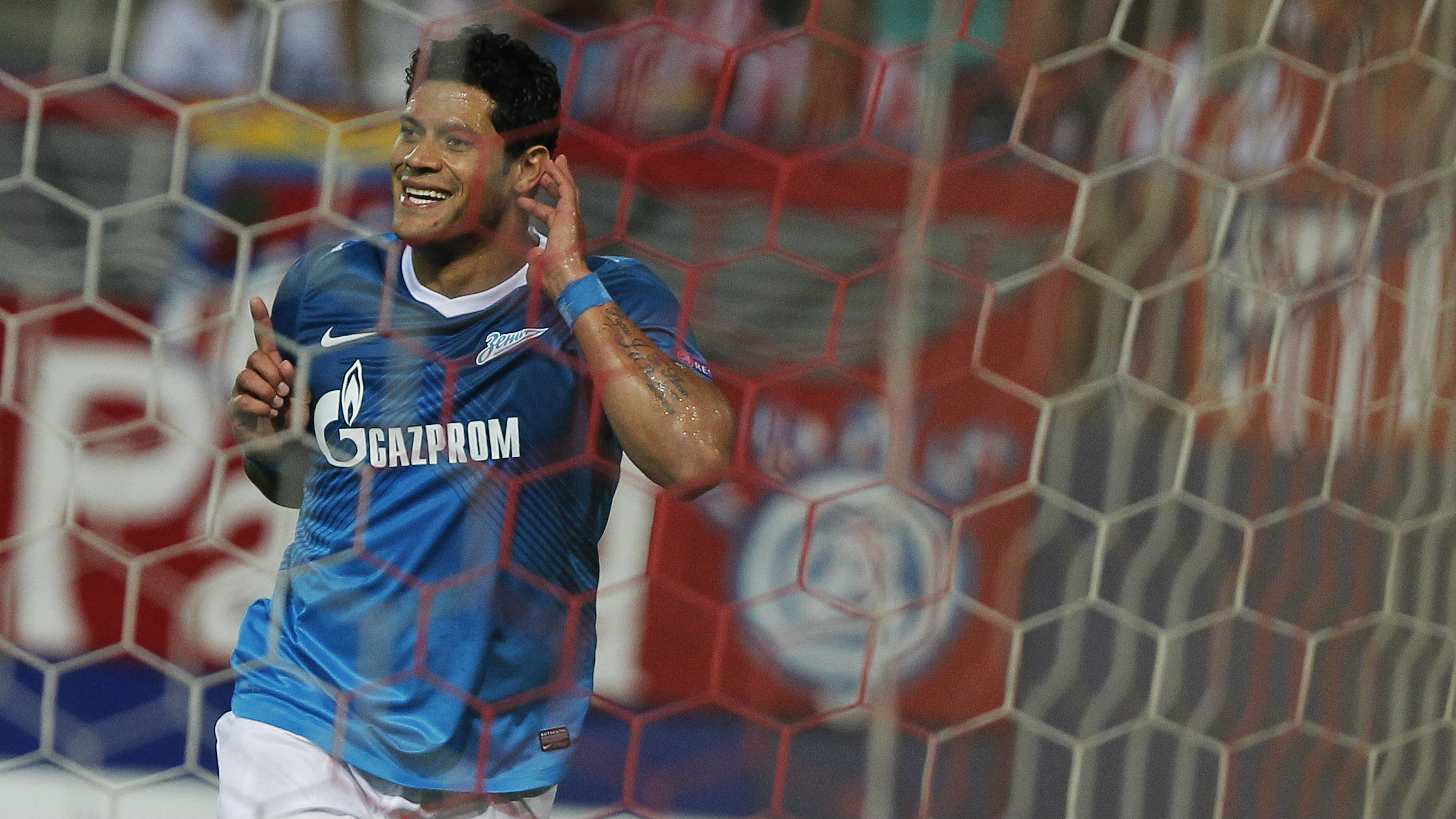 O Hulk &eacute; grosso, n&atilde;o &eacute;? Olha o gola&ccedil;o que ele fez pelo Zenit