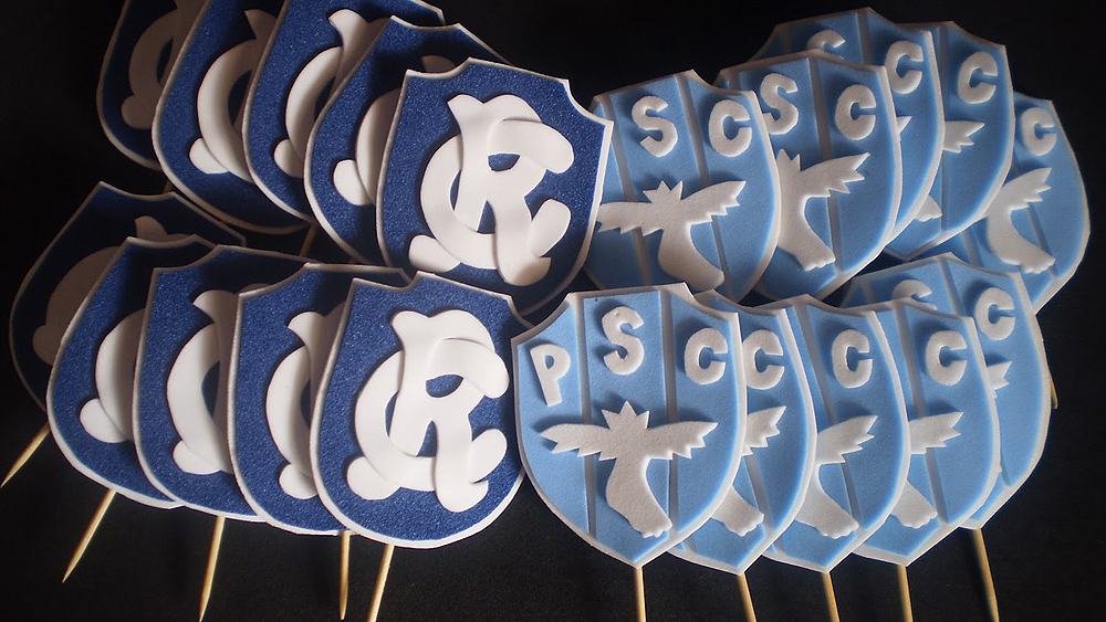 Palitos decorados com os escudos de Remo e Paysandu (Divulga&ccedil;&atilde;o Tatibitati Brindes)