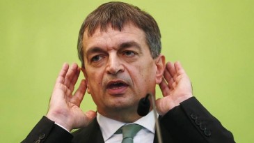 Regular o mercado de transferências? É o que quer o desafiante de Blatter na Fifa