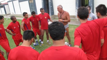 Esse técnico já pode pleitear o título de verdadeiro ‘El Loco’ da América do Sul