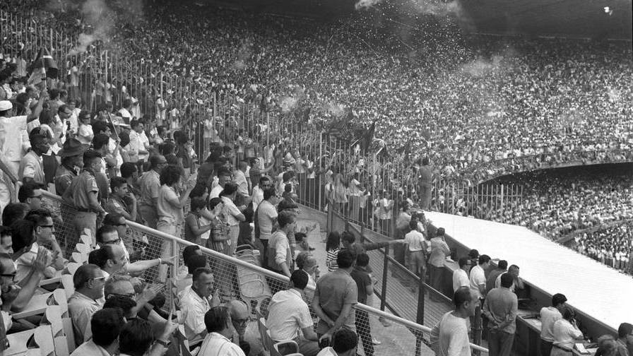 [Arquivo] O jogo que eternizou a grandeza do Fla-Flu: 194 mil no Maracan&atilde; em 1963