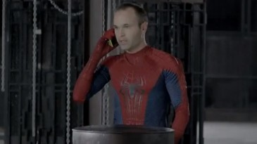 Os goleiros de Real Madrid e Barcelona agora são o homem-aranha