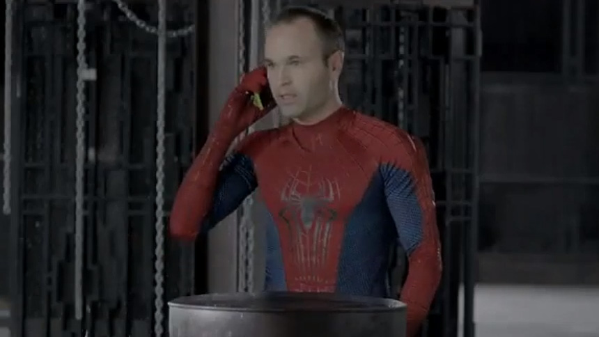 Os goleiros de Real Madrid e Barcelona agora s&atilde;o o homem-aranha