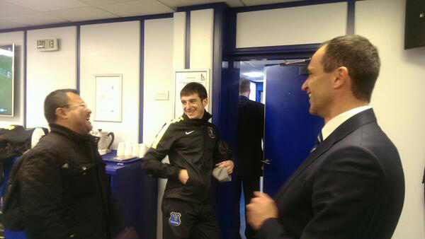 Ric Wee, pelo menos, conversou com Roberto Mart&iacute;nez e Leighton Baines