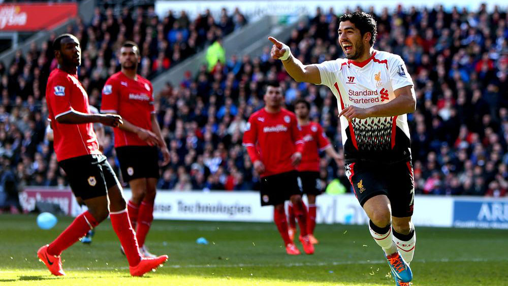 Luis Su&aacute;rez foi o artilheiro da partida do Liverpool: tr&ecirc;s gols e 28 na Premier League