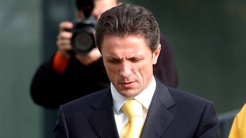 Popescu &eacute; condenado a tr&ecirc;s anos de cadeia e joga sua hist&oacute;ria como &iacute;dolo da Rom&ecirc;nia fora