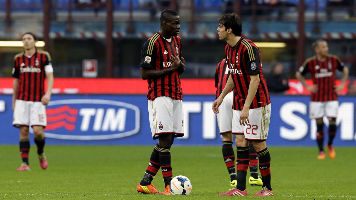 Balotelli e Kak&aacute;: atua&ccedil;&otilde;es apagadas pelo Milan contra o Parma (AP Photo/Luca Bruno)