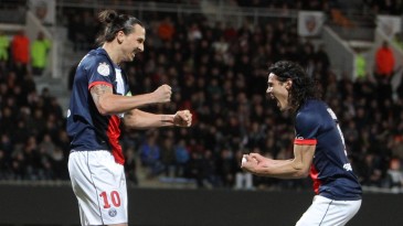 O que você faria por uma camisa de Ibra? Esse menino tentou até dar um carrinho no craque