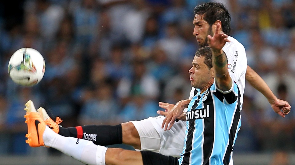 A sequ&ecirc;ncia de gols perdidos que afastou o Gr&ecirc;mio dos 100%