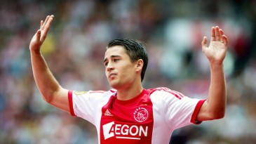Bojan, aquele, marcou um golaço na vitória do Ajax