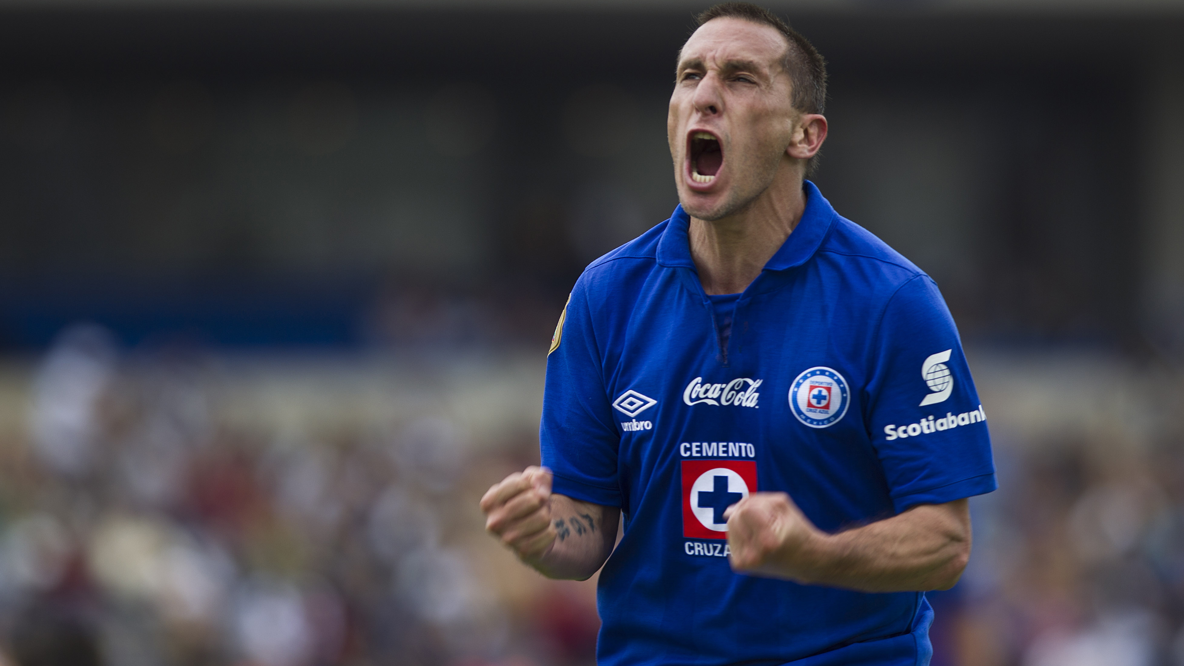 Para jogar no Cruz Azul, tem que saber dar toque de primeira