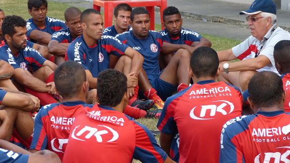 G&iacute;lson Nunes tenta recuperar o Am&eacute;rica-Rj na base do papo