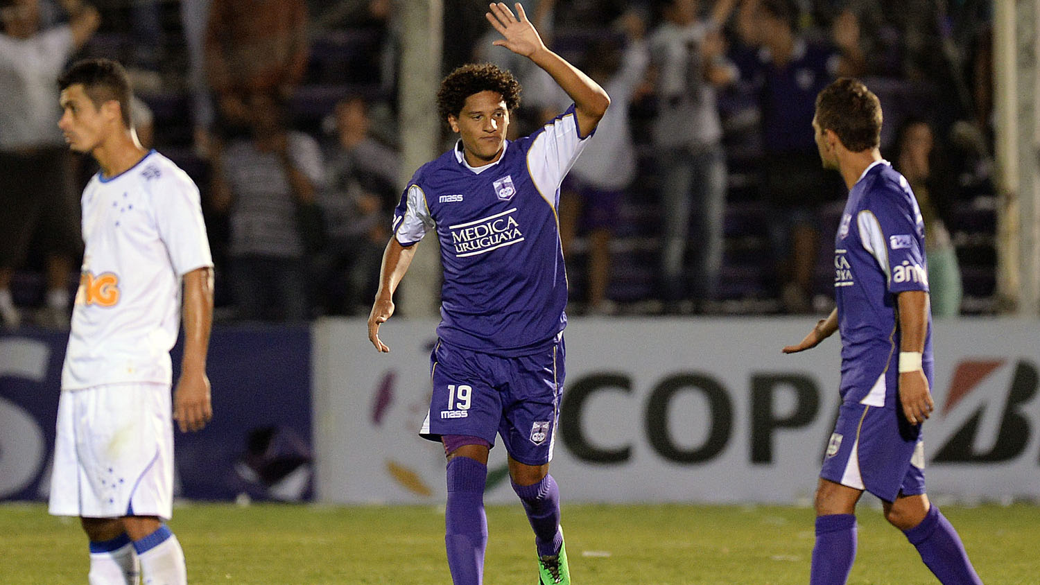 Felipe Gedoz fez um gol de falta contra o Cruzeiro