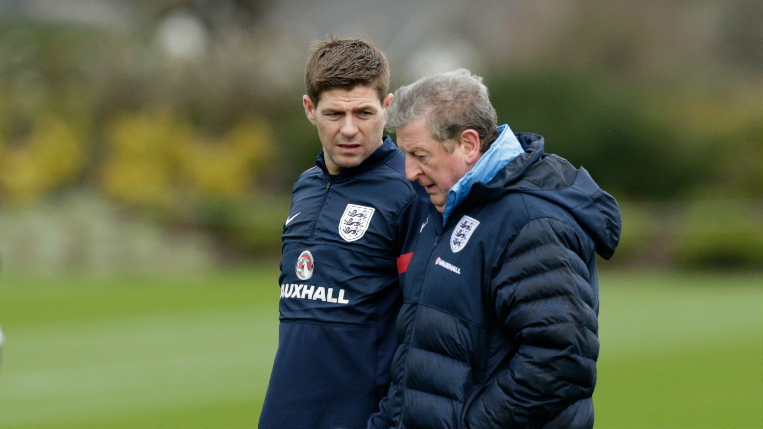 Steven Gerrard &eacute; o capit&atilde;o de Roy Hodgson (Foto: AP)