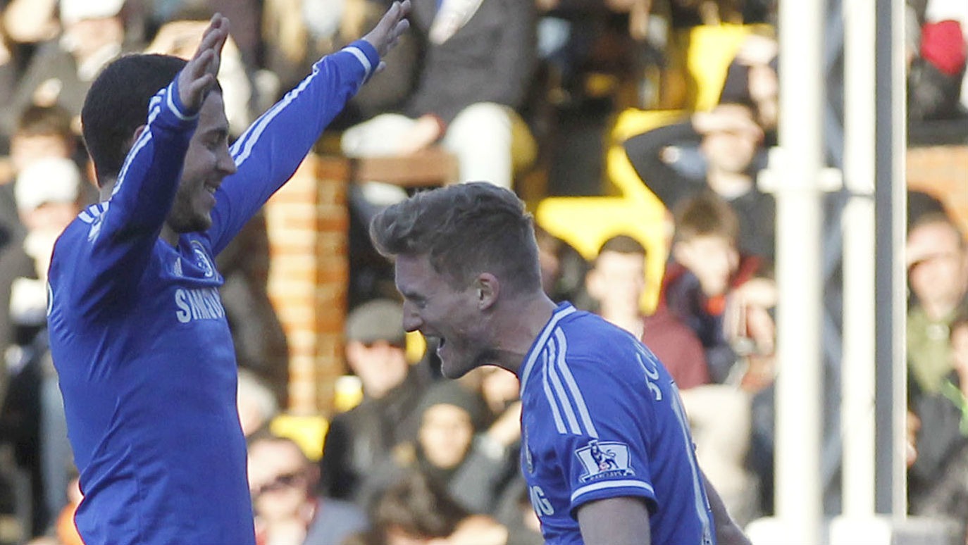 Sch&uuml;rrle fez os gols, mas foi Hazard quem deu show na vit&oacute;ria do Chelsea