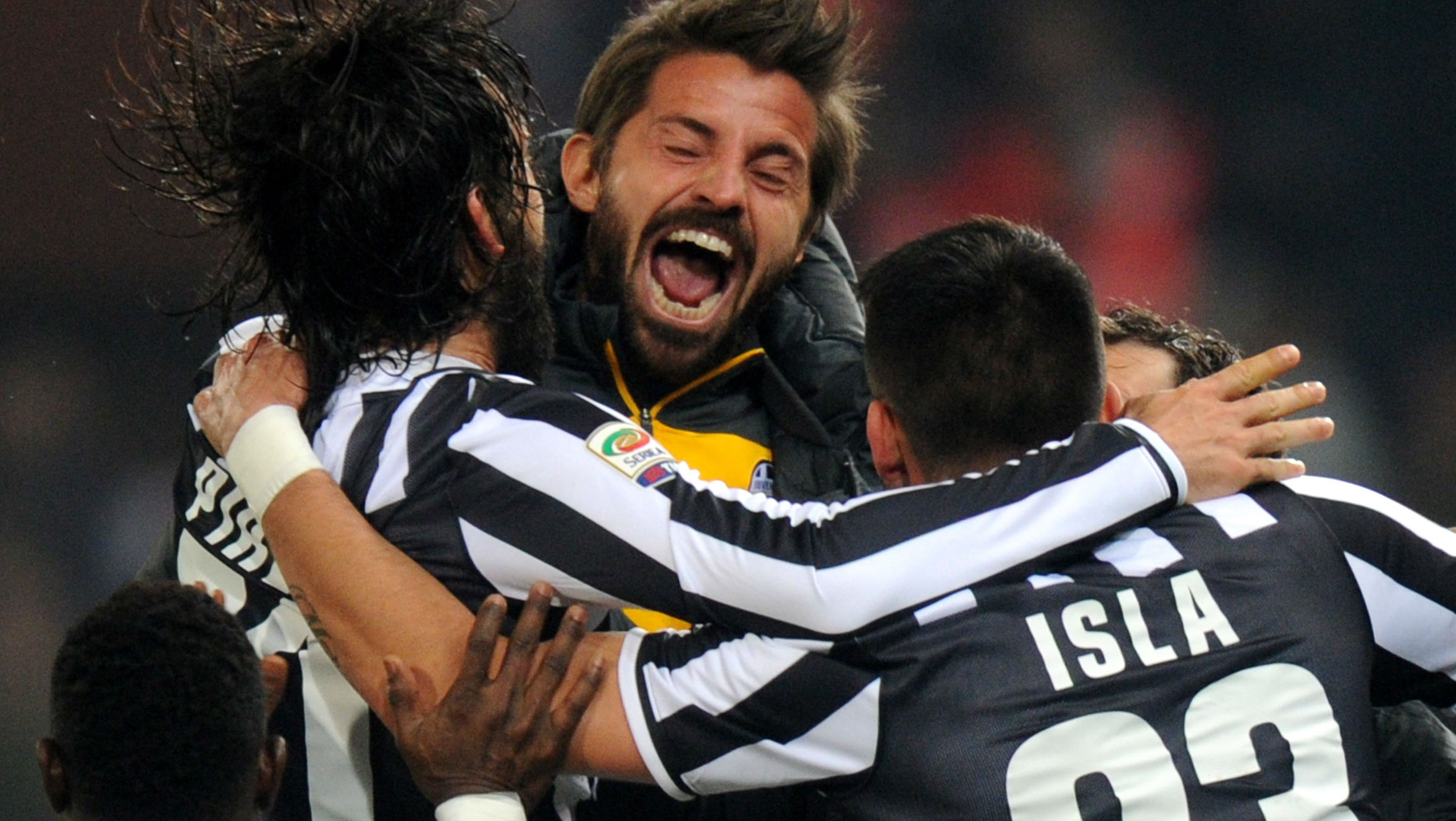 O gola&ccedil;o de falta de Pirlo que deu &agrave; Juventus mais uma vit&oacute;ria