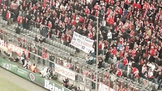 A mensagem a favor do Kosovo tamb&eacute;m esteve nas arquibancadas