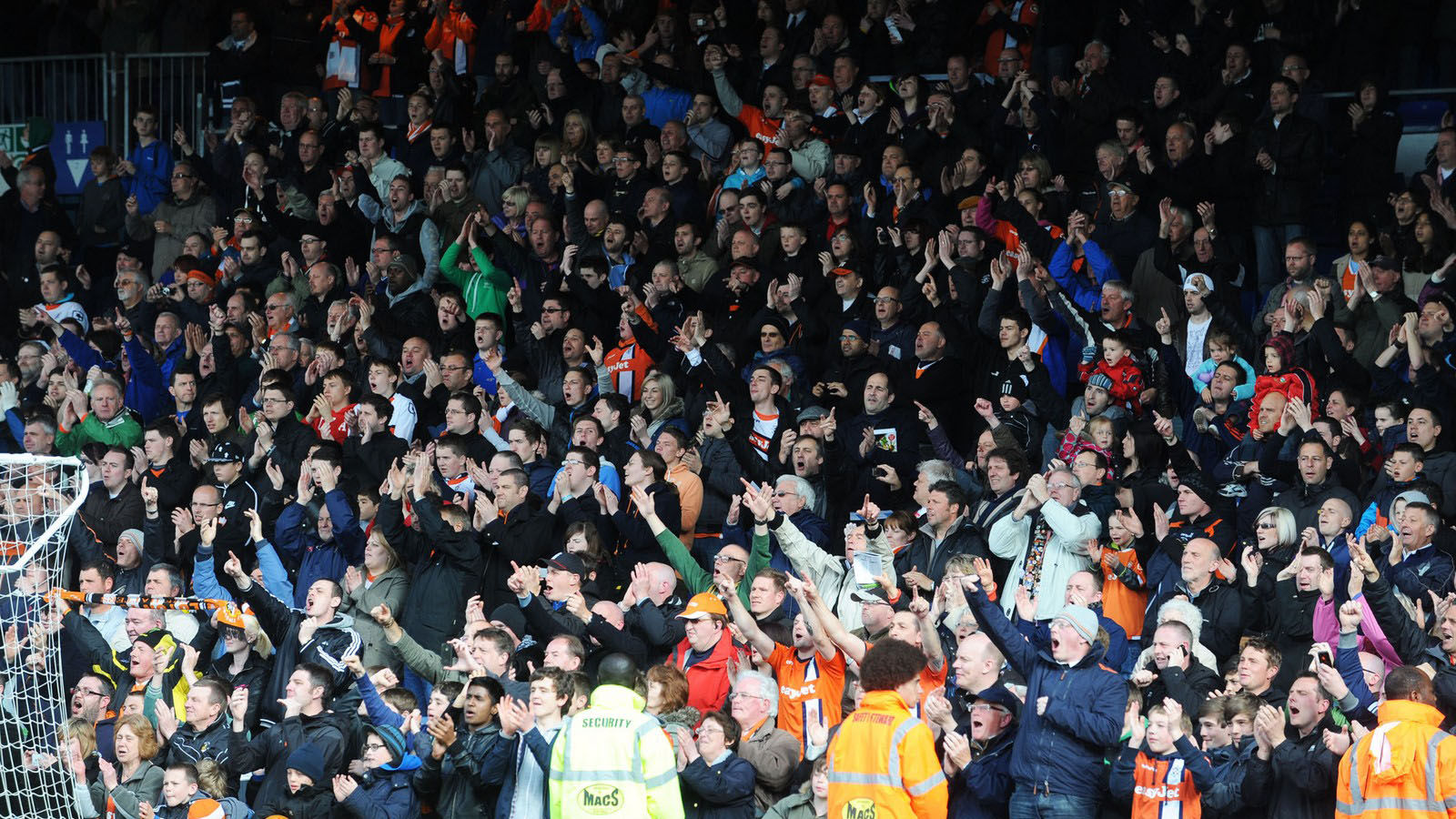 O poder de mudar qualquer coisa no Luton Town est&aacute; nas m&atilde;os de quem o merece: da torcida