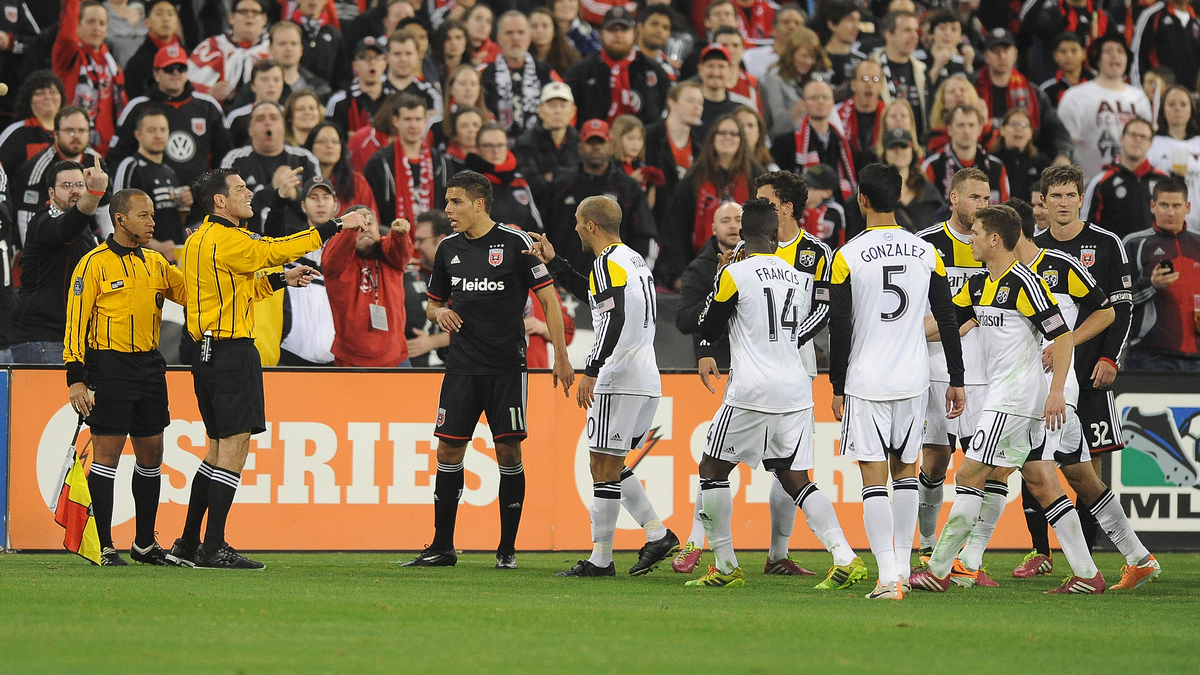 O dilema usa apito: temporada da MLS come&ccedil;a com &aacute;rbitros substitutos