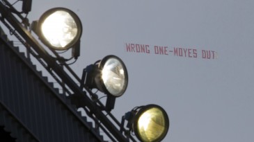 Essa furada inacreditável de Benteke ajudou Moyes a ter um pouco de tranquilidade