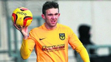 Duvido que você já tenha visto um gol contra tão estranho quanto esse