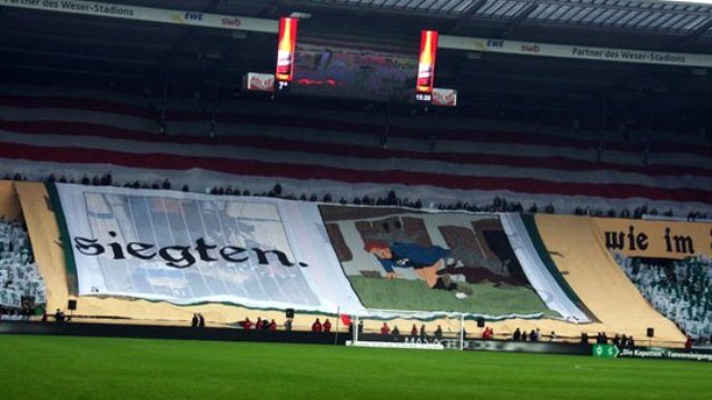 A torcida do Werder Bremen fez um dos bandeir&otilde;es mais criativos que voc&ecirc; j&aacute; viu: um livro gigante