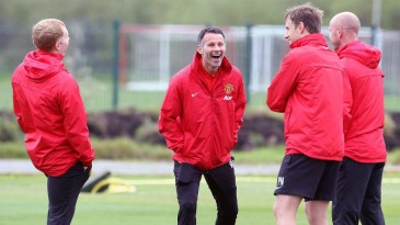 Giggs se divertiu muito na sua primeira entrevista como técnico e terá alguns desafios pela frente